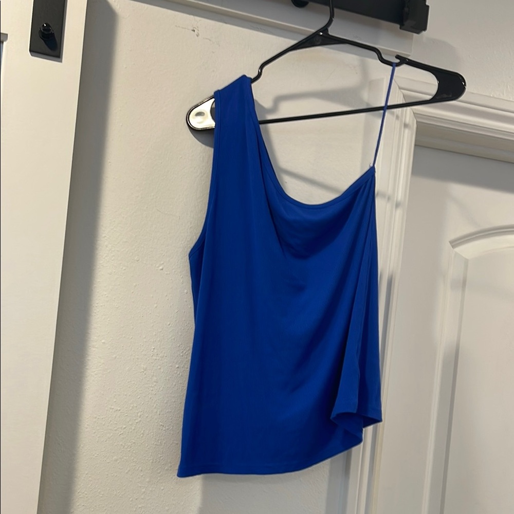 BB Dakota by Steve Madden one shoulder tank